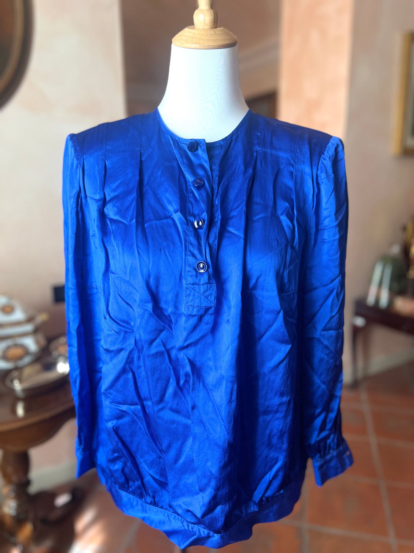 Camicia in seta blu elettrico