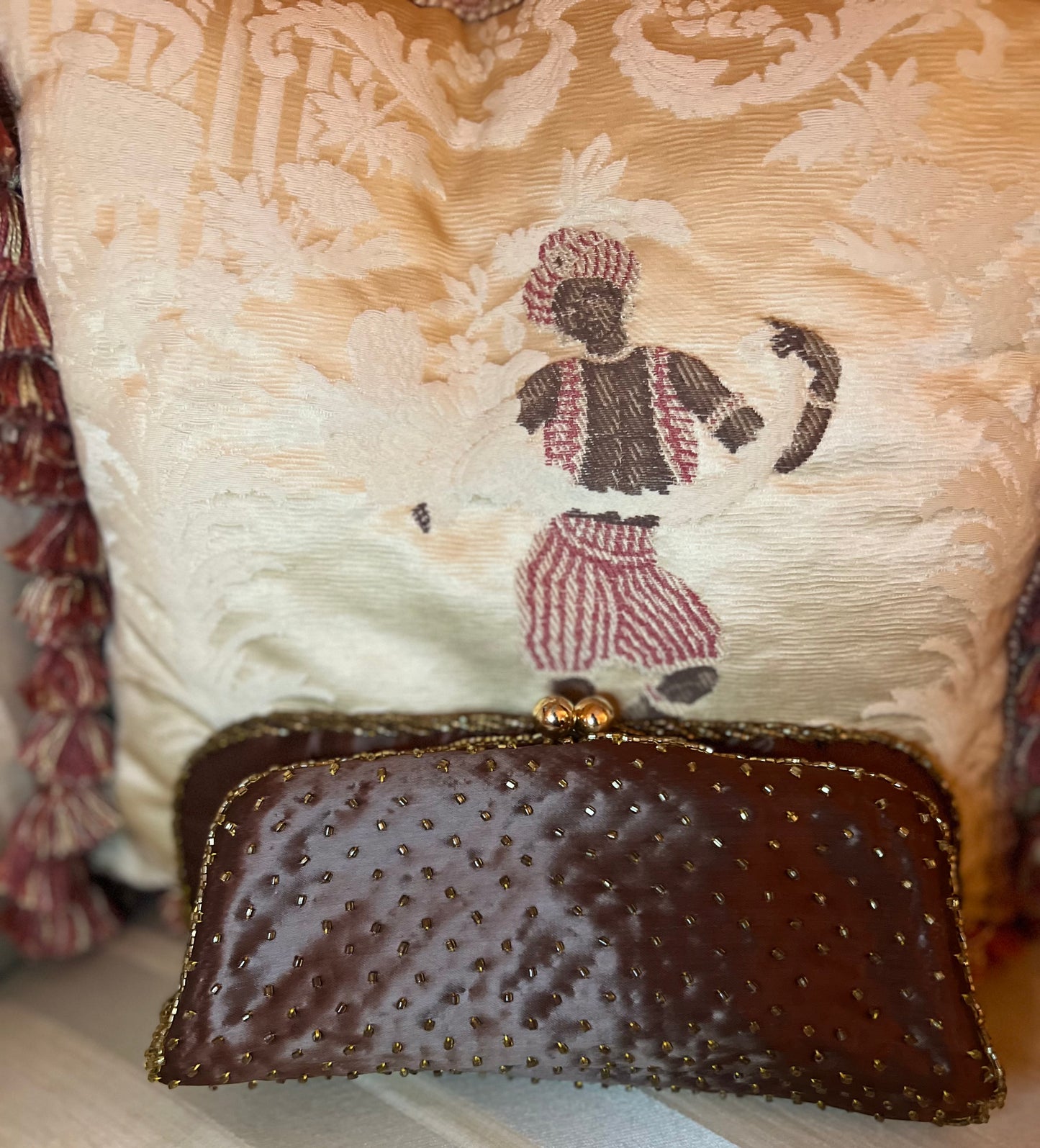 Pochette ricamata a mano colore marrone / bordeaux