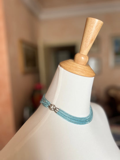 Collana azzurra con dettaglio argento